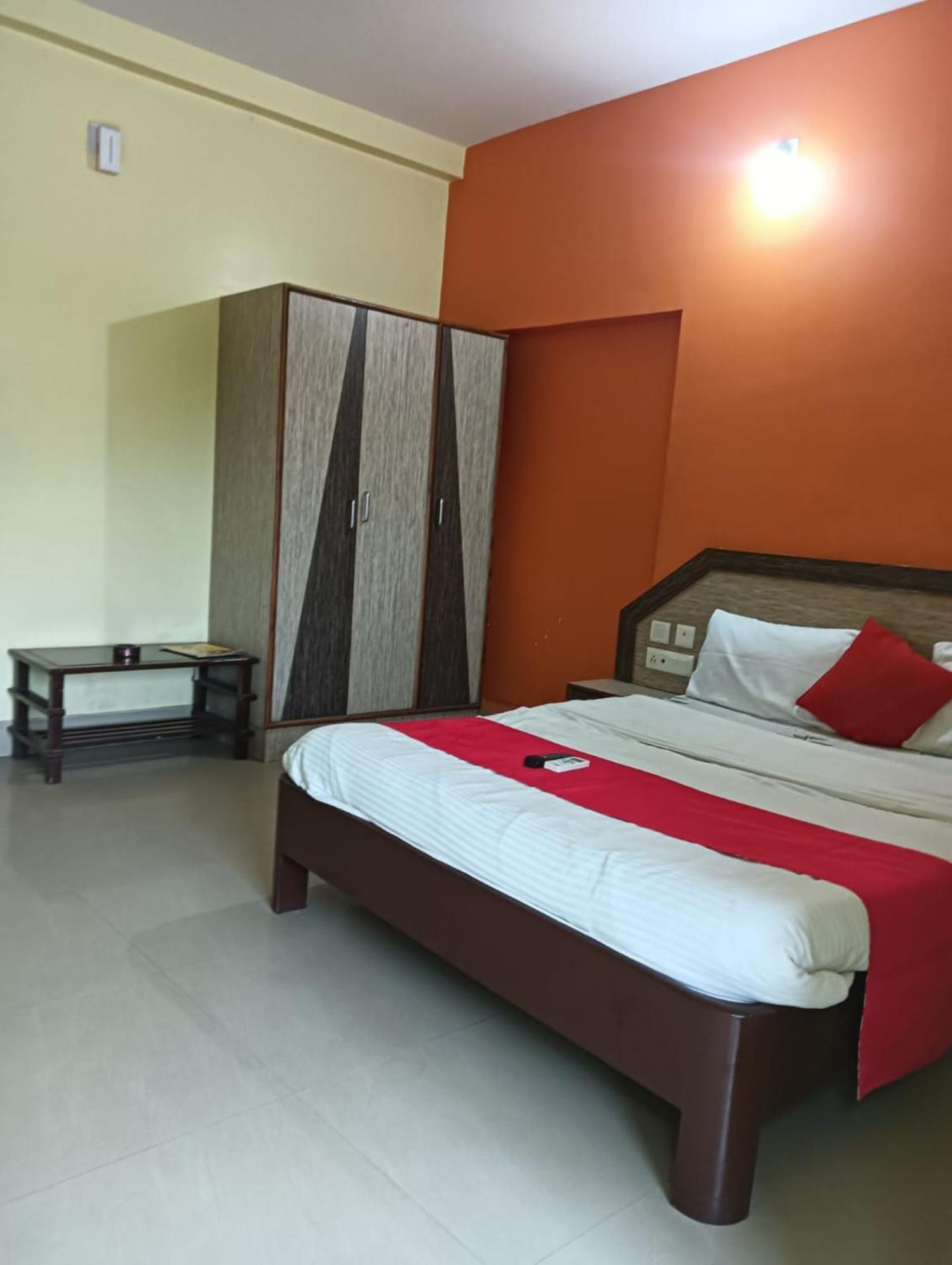 Hotel D2 Holiday Inn -Near Niladri Sea Beach - Puri - Official Verified Exteriér fotografie