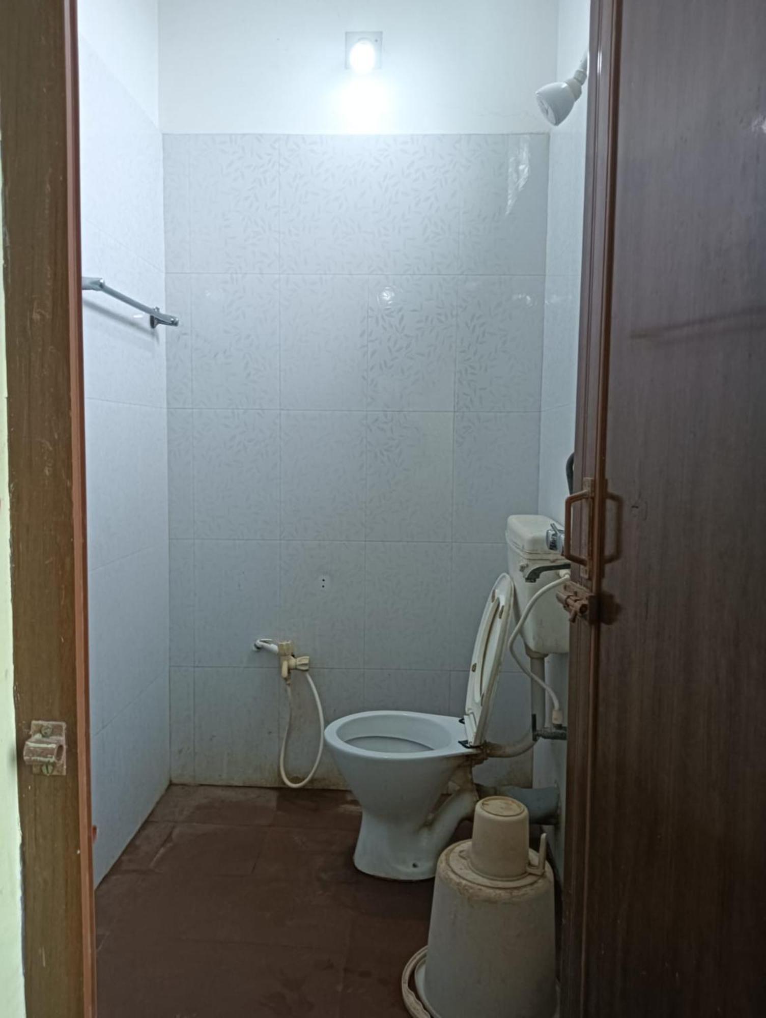 Hotel D2 Holiday Inn -Near Niladri Sea Beach - Puri - Official Verified Exteriér fotografie