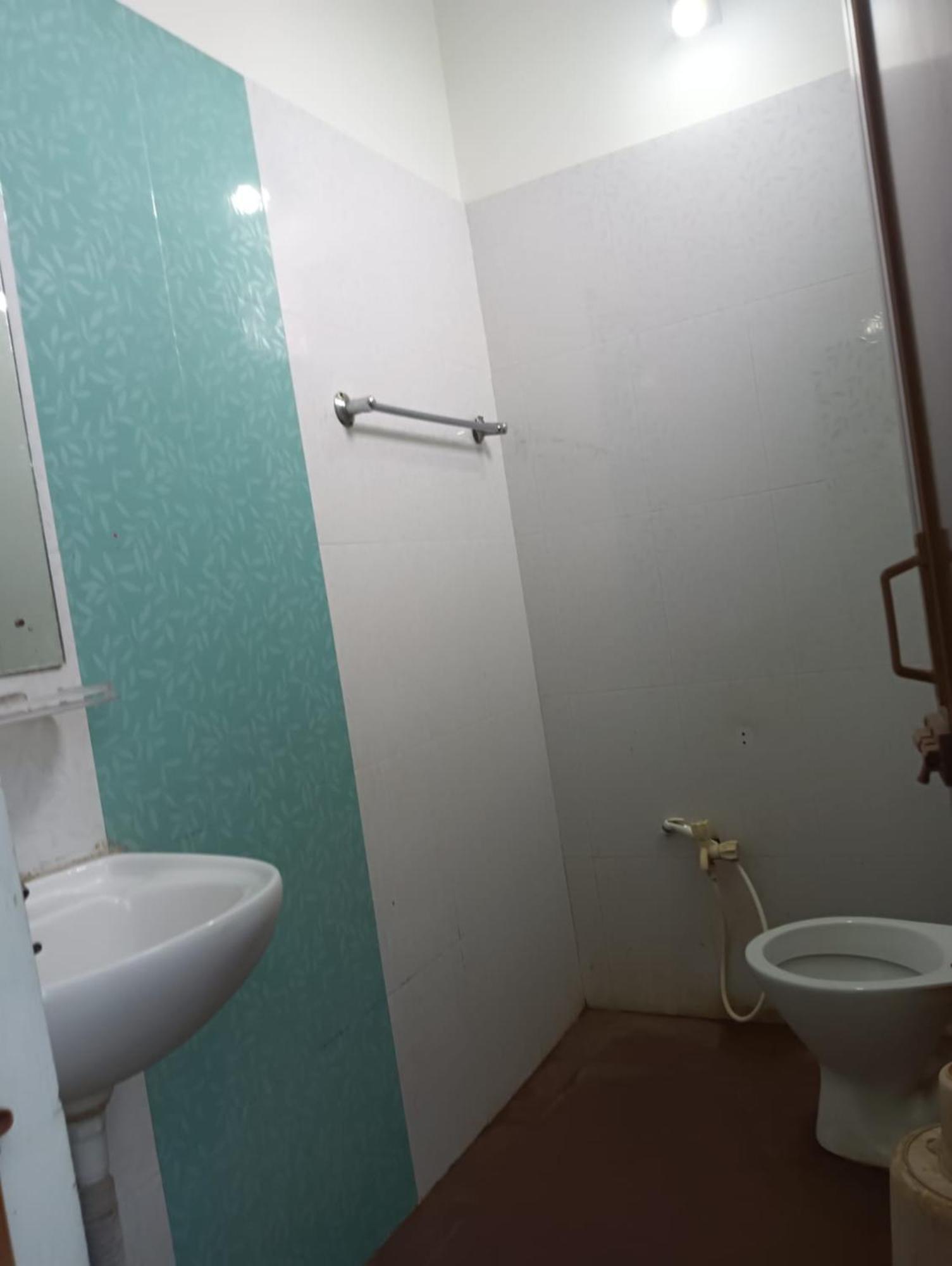 Hotel D2 Holiday Inn -Near Niladri Sea Beach - Puri - Official Verified Exteriér fotografie