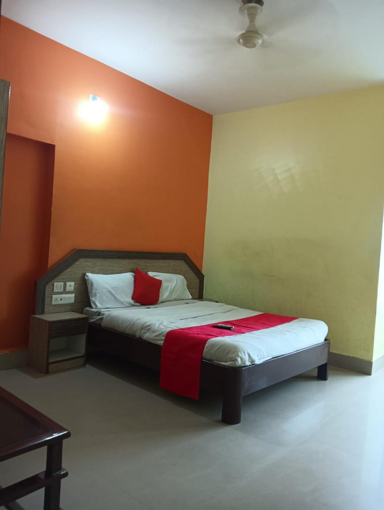 Hotel D2 Holiday Inn -Near Niladri Sea Beach - Puri - Official Verified Exteriér fotografie