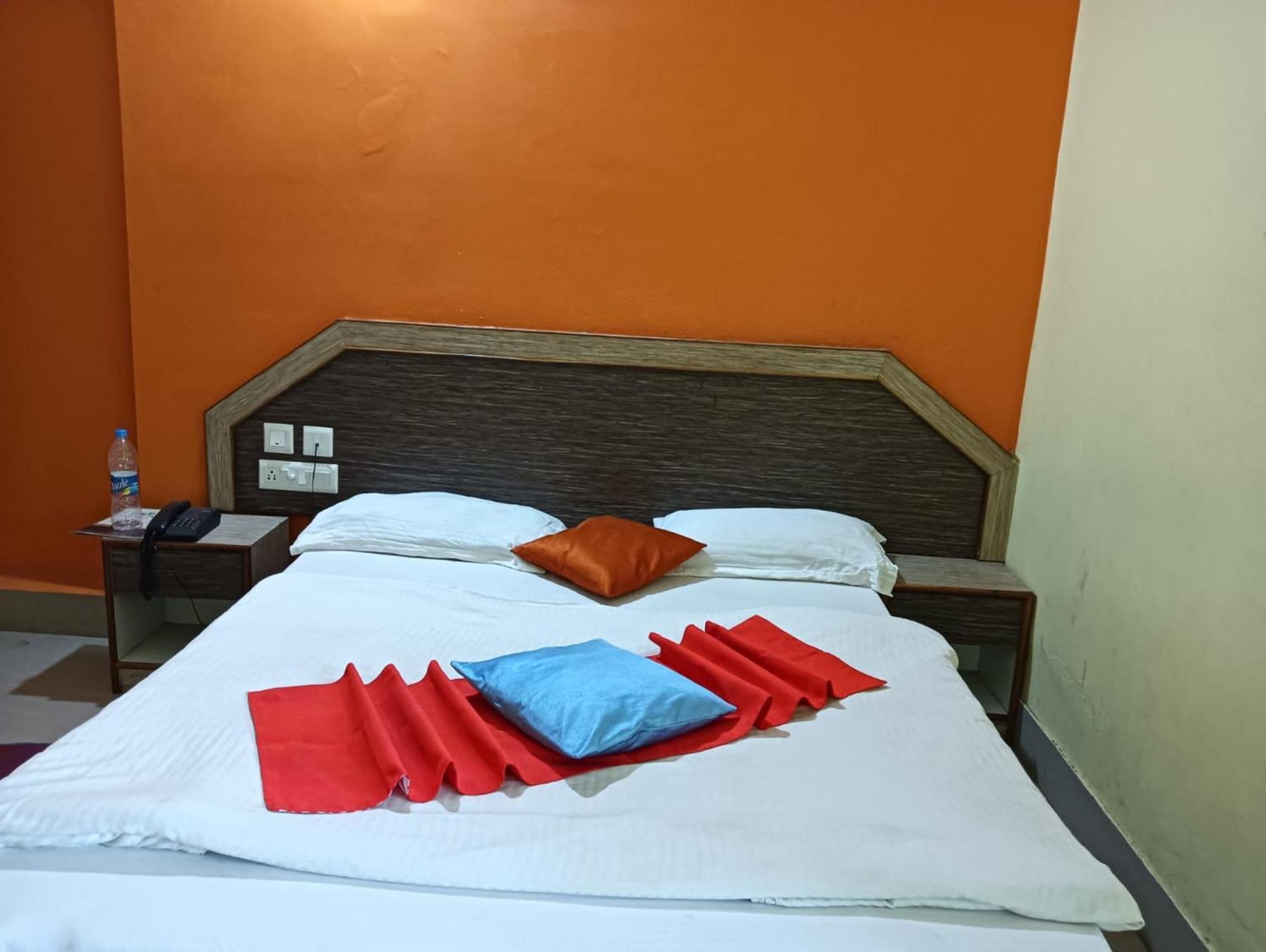 Hotel D2 Holiday Inn -Near Niladri Sea Beach - Puri - Official Verified Exteriér fotografie